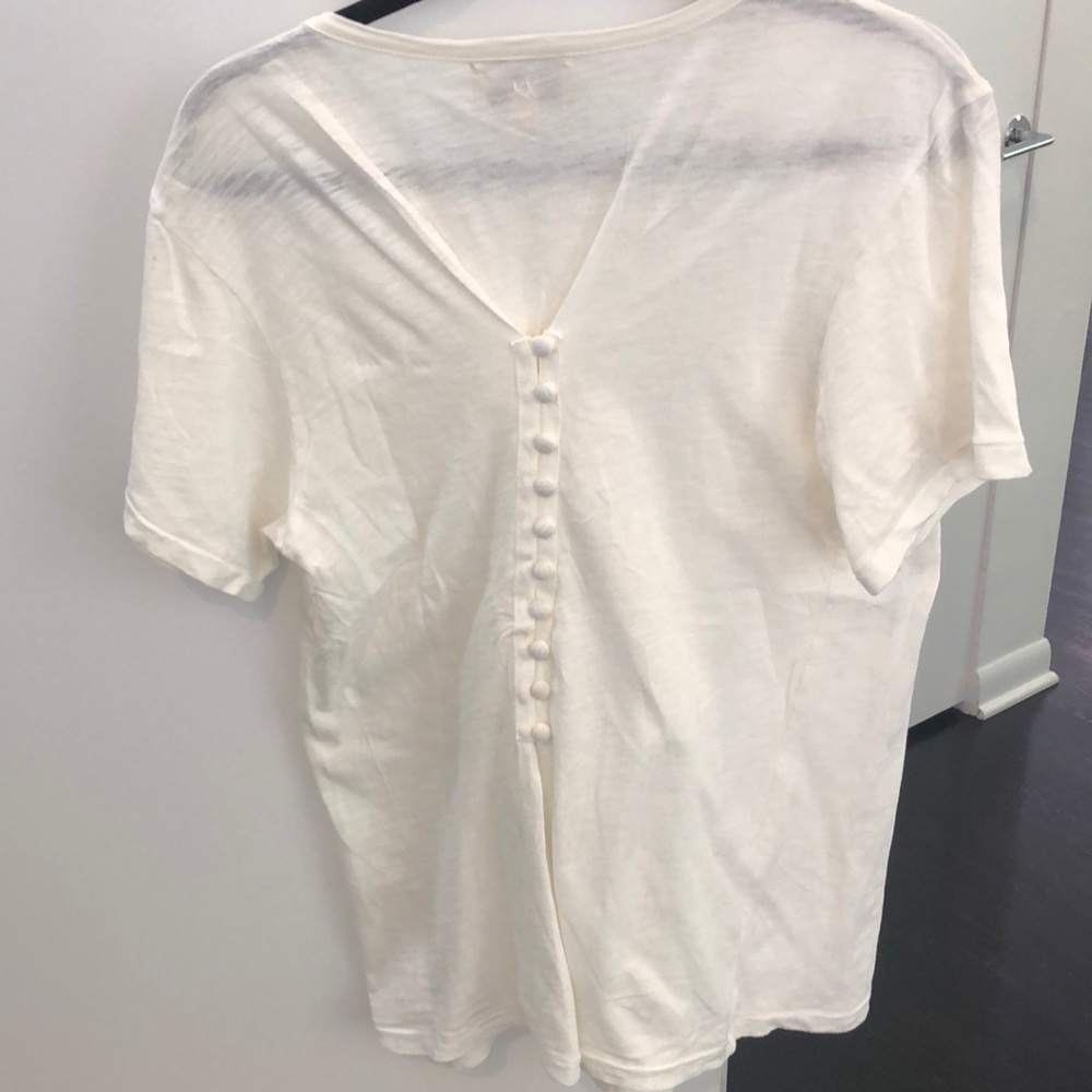 Elizabeth and James back button t-shirt, size S